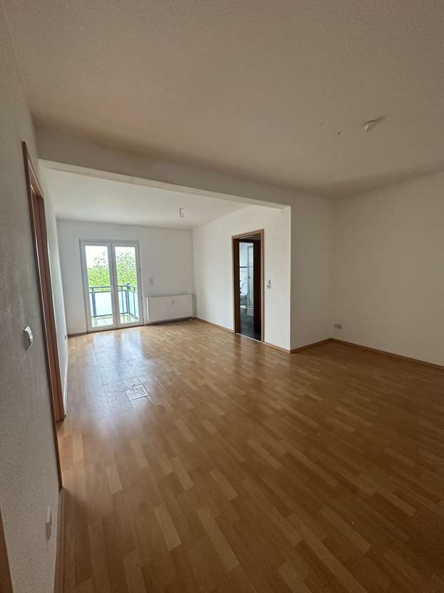 Freundliche helle 3 Zimmer Wohnung good mit Küche!